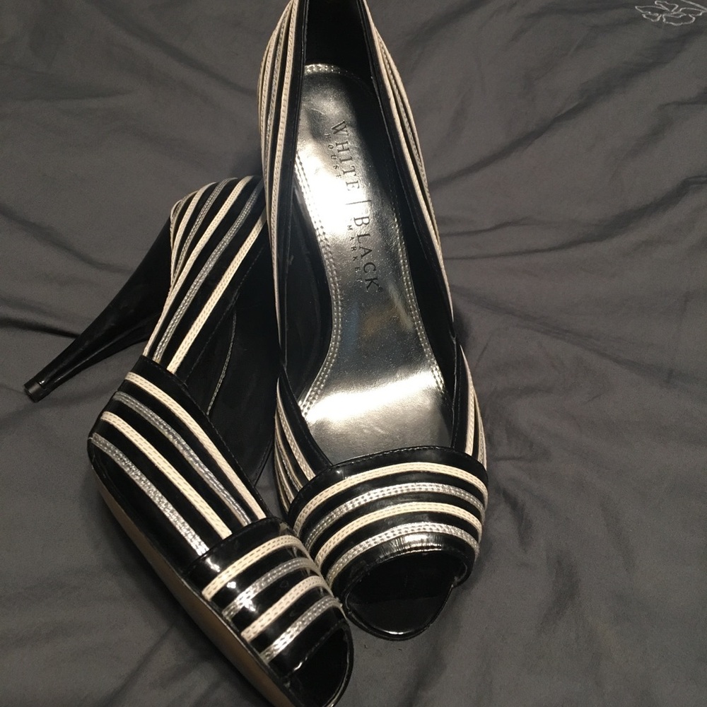 White House Black Market Cindy Heel